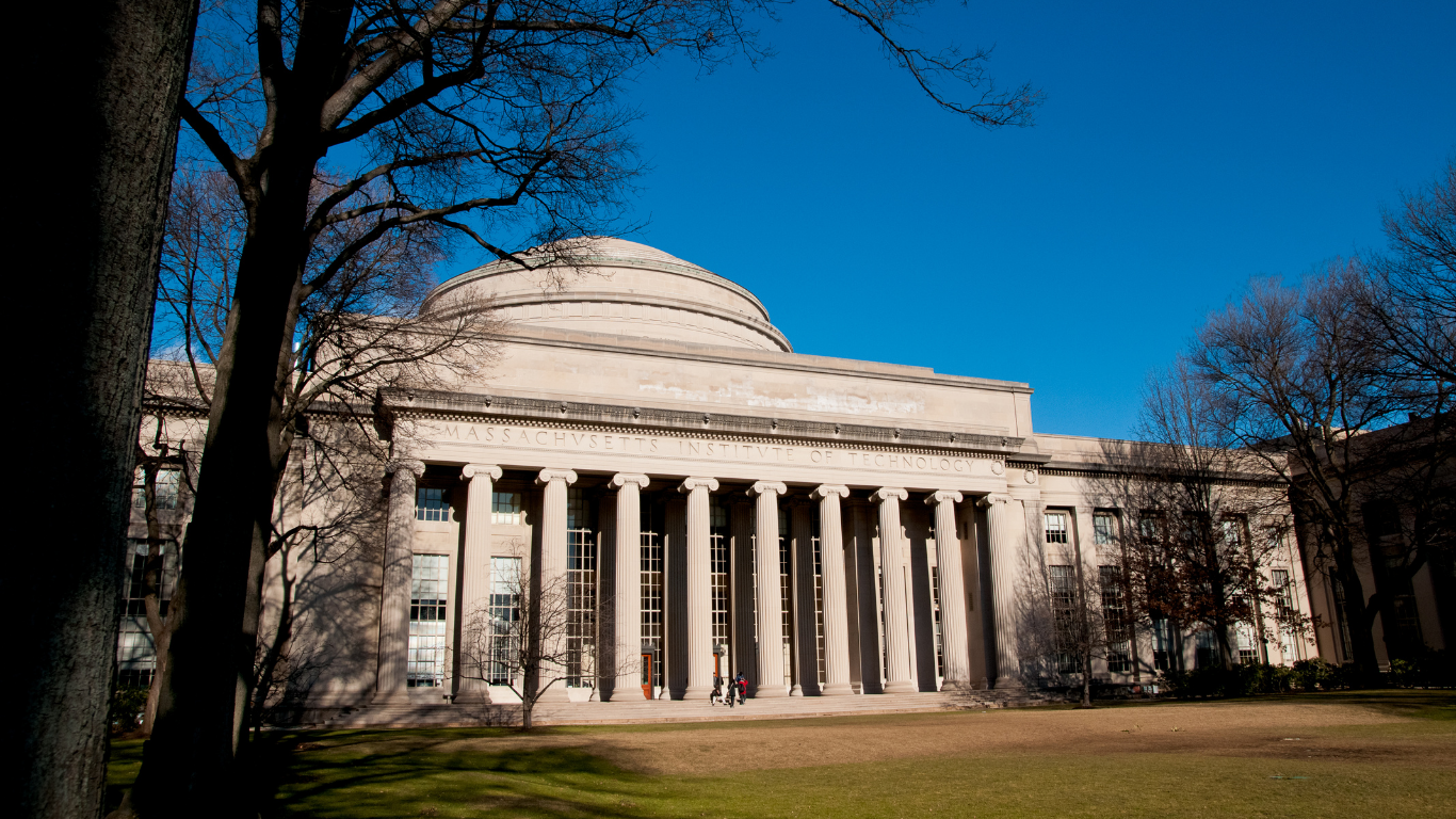 KHÁM PHÁ VIỆN CÔNG NGHỆ MASSACHUSETTS (MIT) – TRÁI TIM TRÍ TUỆ CỦA NƯỚC MỸ MÀ BẤT KỲ TOUR DU LỊCH MỸ NÀO CŨNG PHẢI GHÉ!